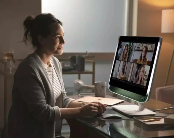 Poly Studio P21 Personal Meeting Display