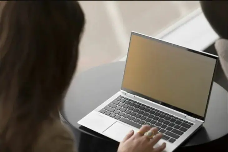 HP EliteBook x360 1040 G7 1 HP EliteBook x360 1040 G7