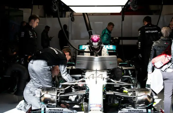 Mercedes zet AR in tijdens Formule 1