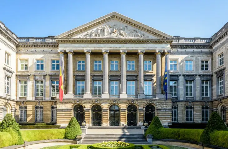 Nieuwe telecomwet vandaag gestemd: Behoud je mailadres en strengere regels voor WhatsApp