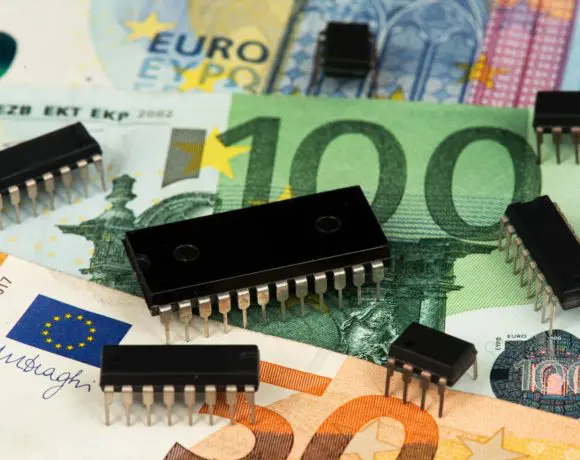 Europese Commissie uit stevige kritiek op werkelijke kostenplaatje European Chips Act