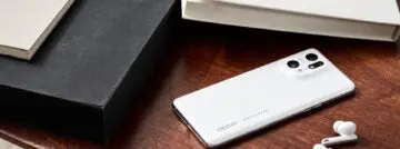 Oppo Find X5 Pro op tafel