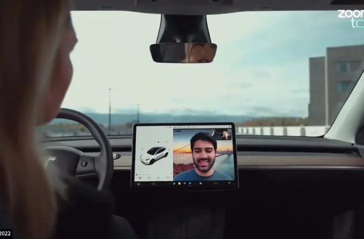 Zoom Tesla binnen