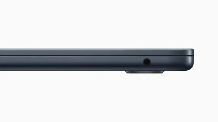 Apple-WWDC23-MacBook-Air-15-in-headphone-jack-230605