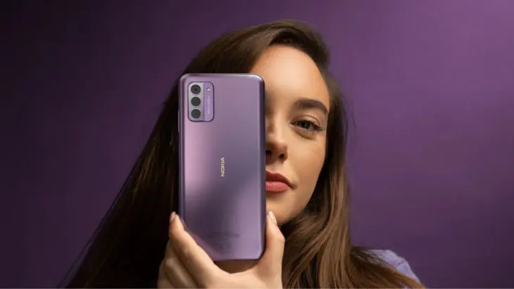Nokia G42 5G – phone in front of face