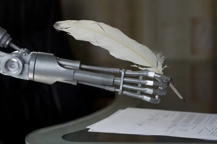 robot-hand-veer-pen