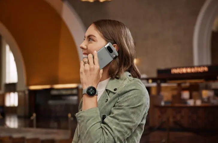 Pixel 8 Lifestyle 1