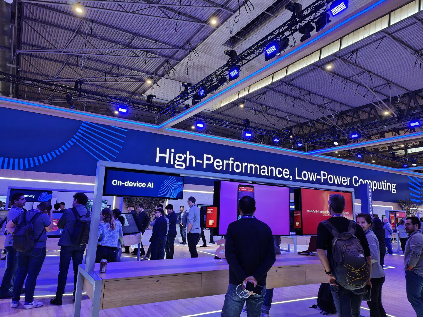qualcomm qualcomm ai mwc