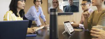Poly Studio E360 zet iedereen centraal in een hybride vergadering