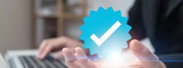 Google test verificatiefunctie met ‘blauw vinkje’ in zoekresultaten