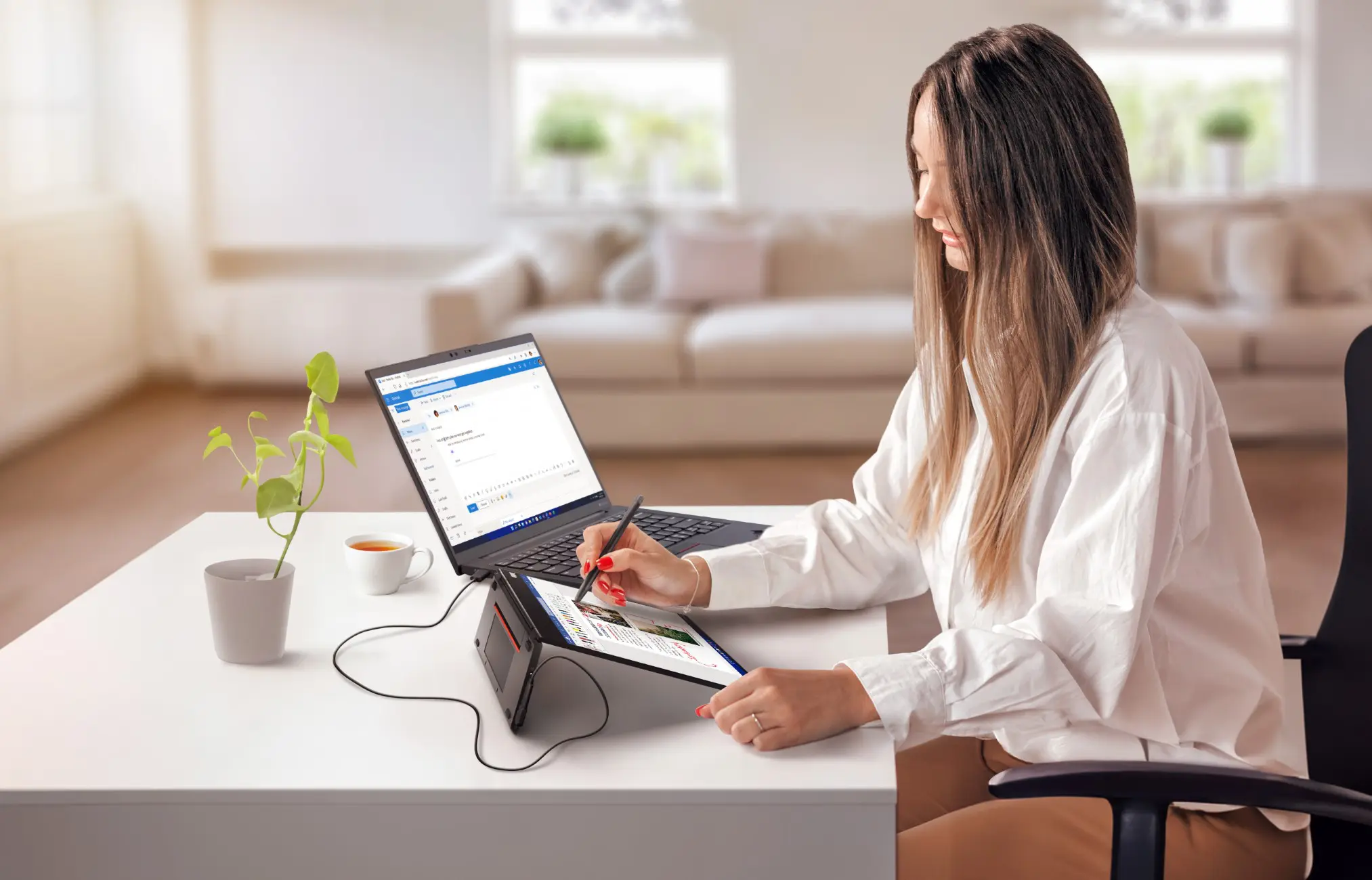 Lenovo_ThinkVision M14t Gen 2_Lifestyle_Home_Usecase