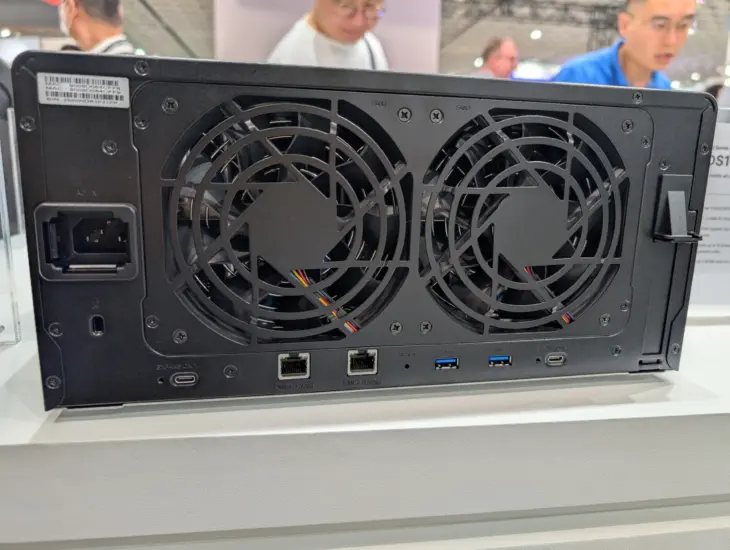 Synology DS1825+ 01
