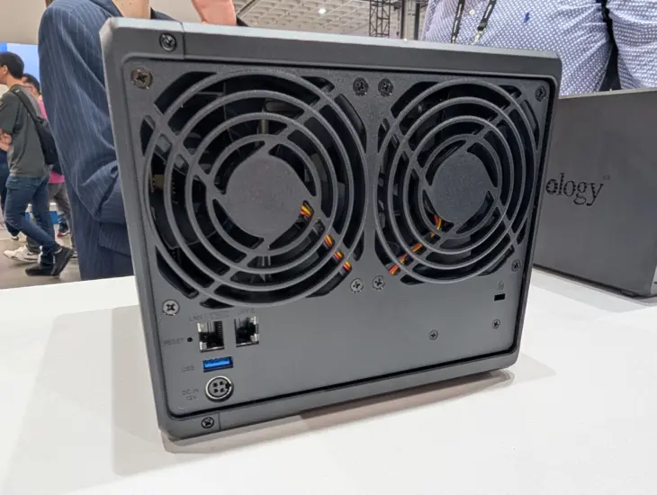 Synology DS425+ achterkant