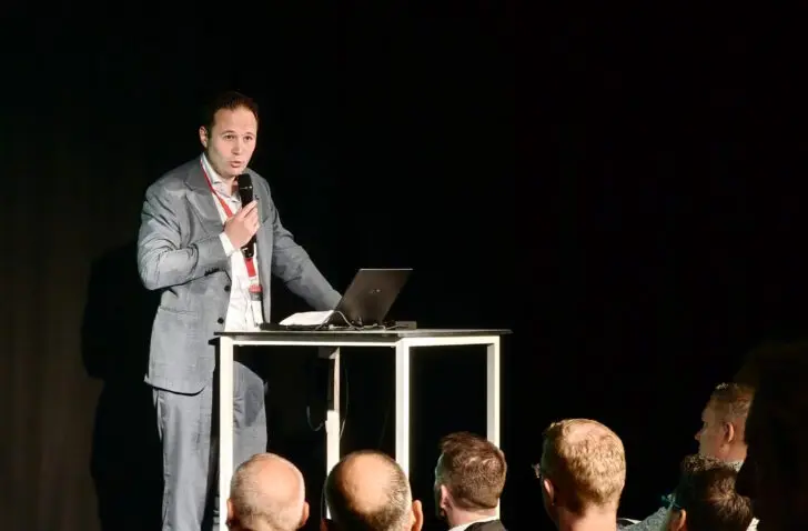 Antwerpse schepen Ken Casier hekelt race to the bottom in cyberbeveiliging