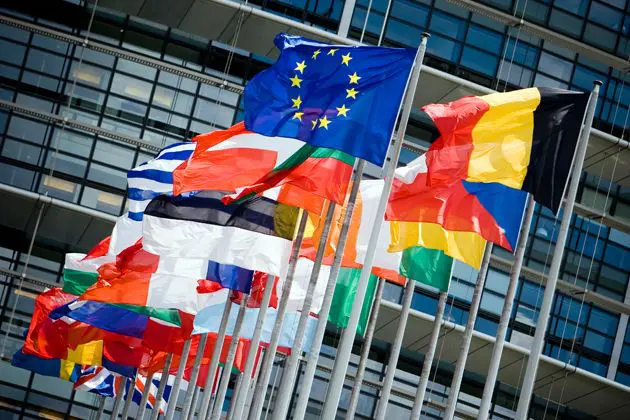 EU-Commissie wil dat techbedrijven samenwerken om corona-oplichting aan te pakken