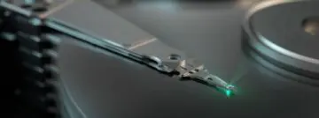 HAMR-actuator-and-disks-illustration-22