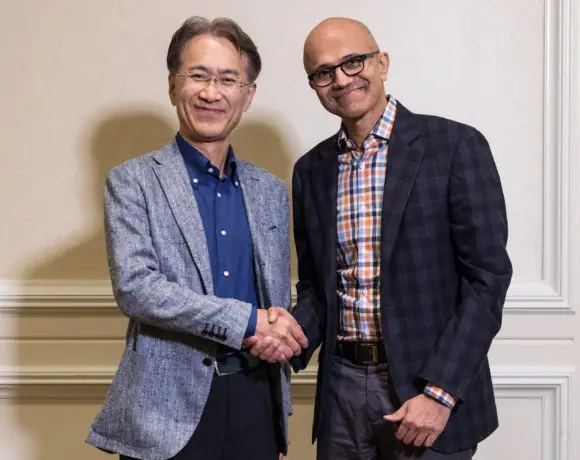 Kenichiro Yoshida, CEO Sony en Satya Nadella, CEO Microsoft