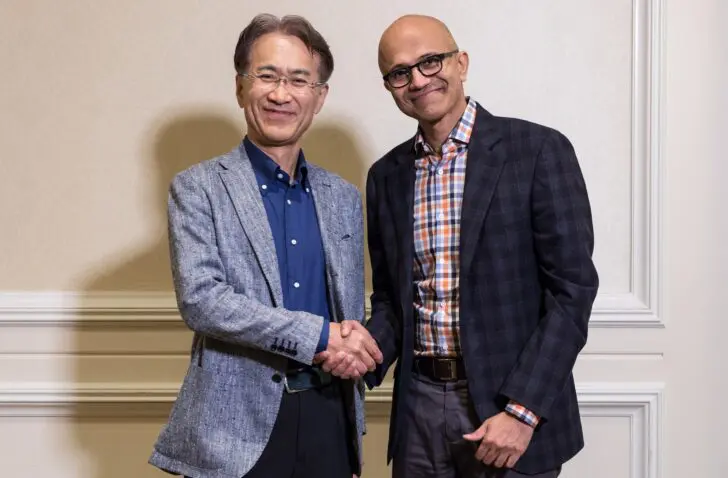 Kenichiro Yoshida, CEO Sony en Satya Nadella, CEO Microsoft