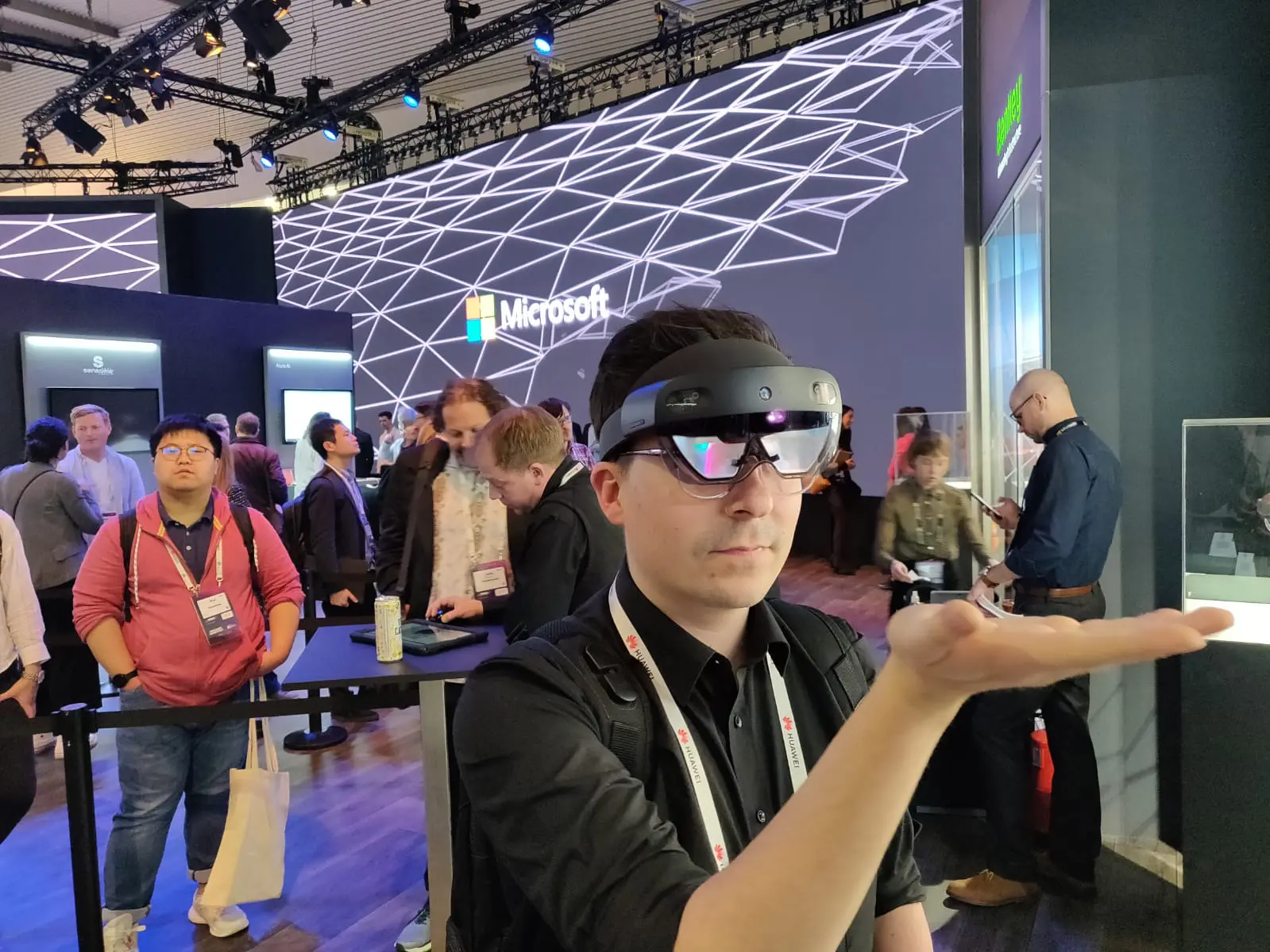 Microsoft HoloLens 2