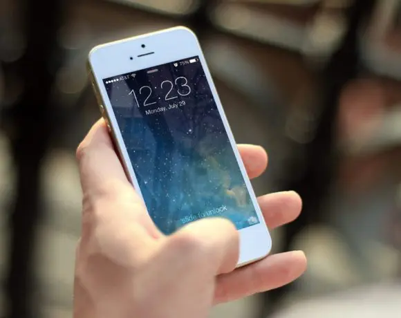 Apple iPhone
