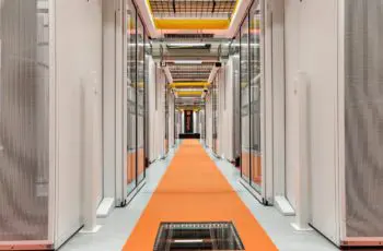 Veilig en ecologisch: wat het splinternieuwe datacenter van Orange in Antwerpen zo speciaal maakt