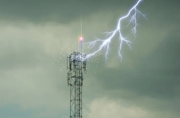 mobiele antenne bliksem