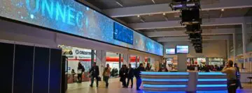 Barco stuurt deurwaarder naar concurrent tijdens ISE-beurs