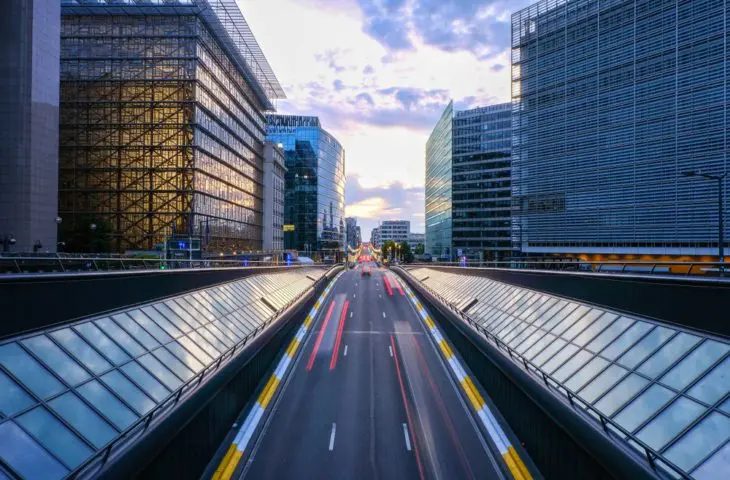 Brussel verkwanselt AI-toekomst met gebrek aan visie en bestuur