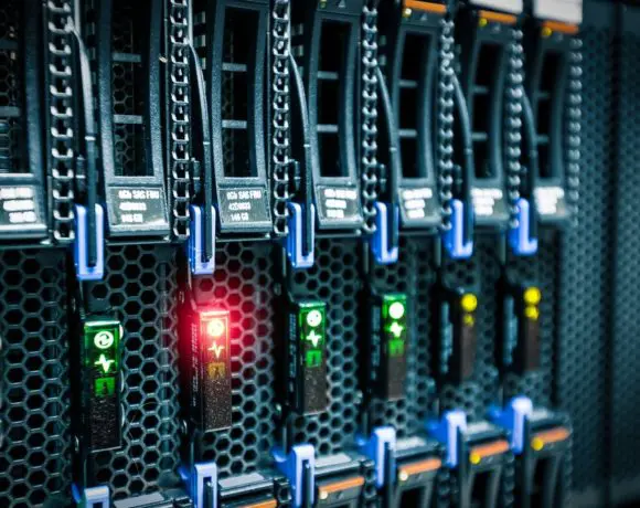 server rack datacenter hard disk harde schijf