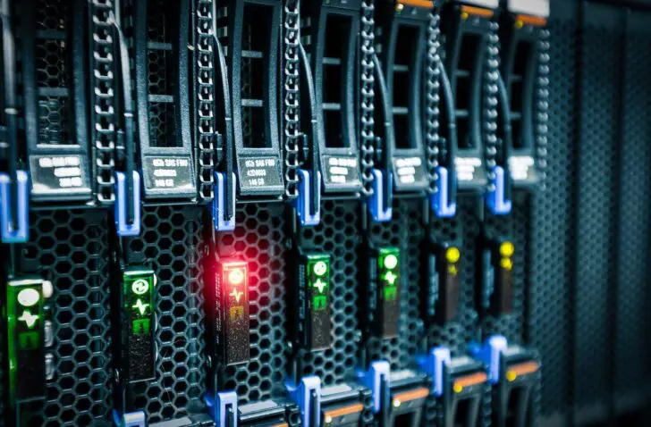 server rack datacenter hard disk harde schijf