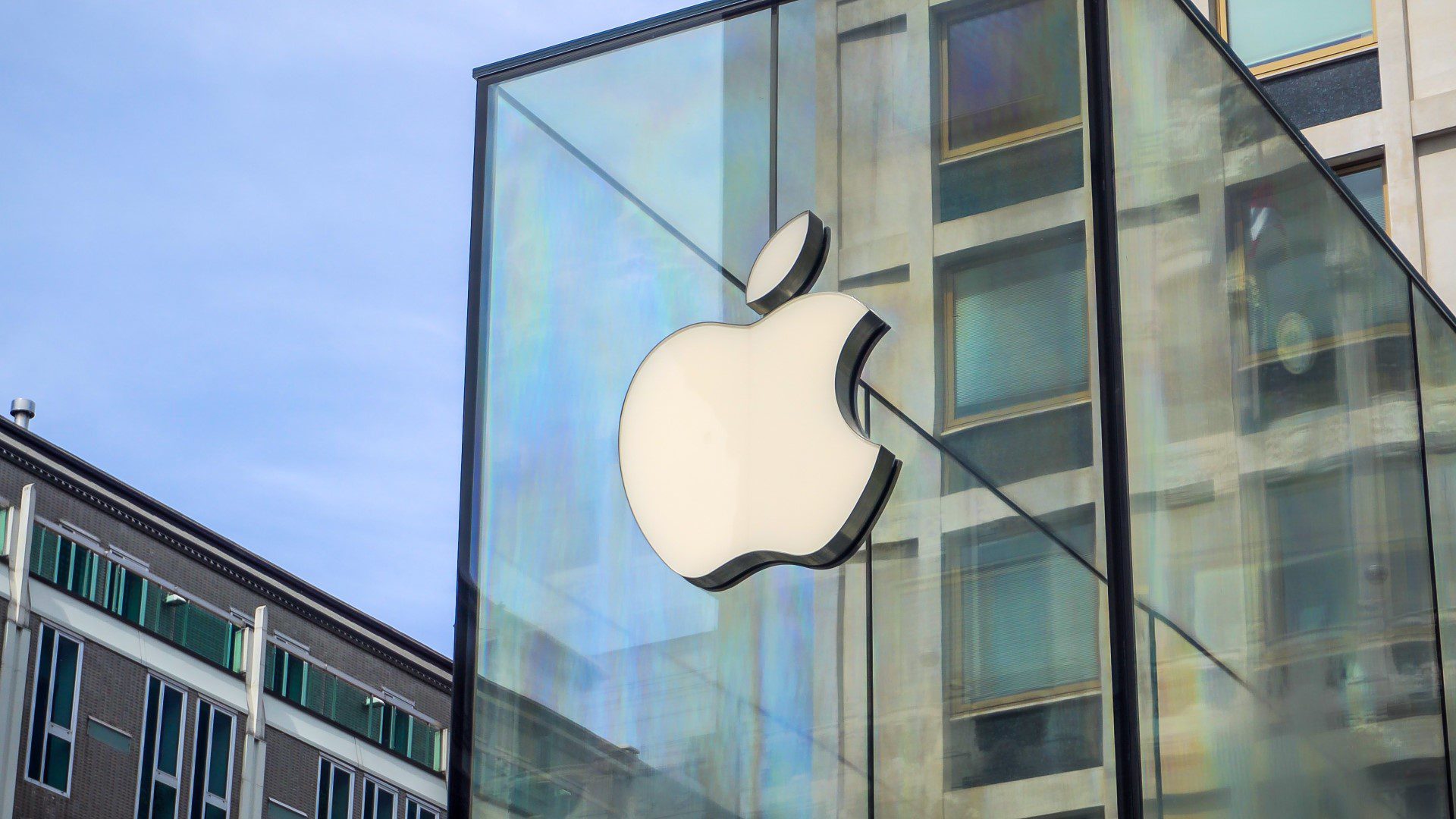 Apple starts RSR update and cancels it