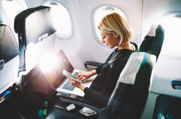 wifi op vliegtuig starlink