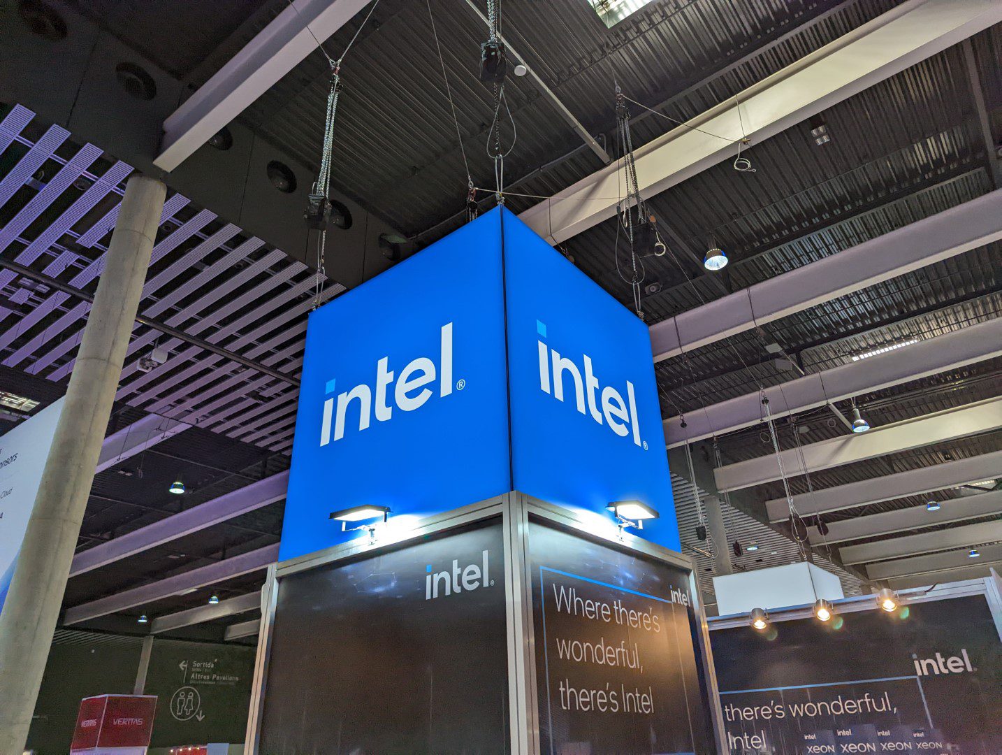 Intel Corporation si sta preparando a lanciare Xeon Workstation