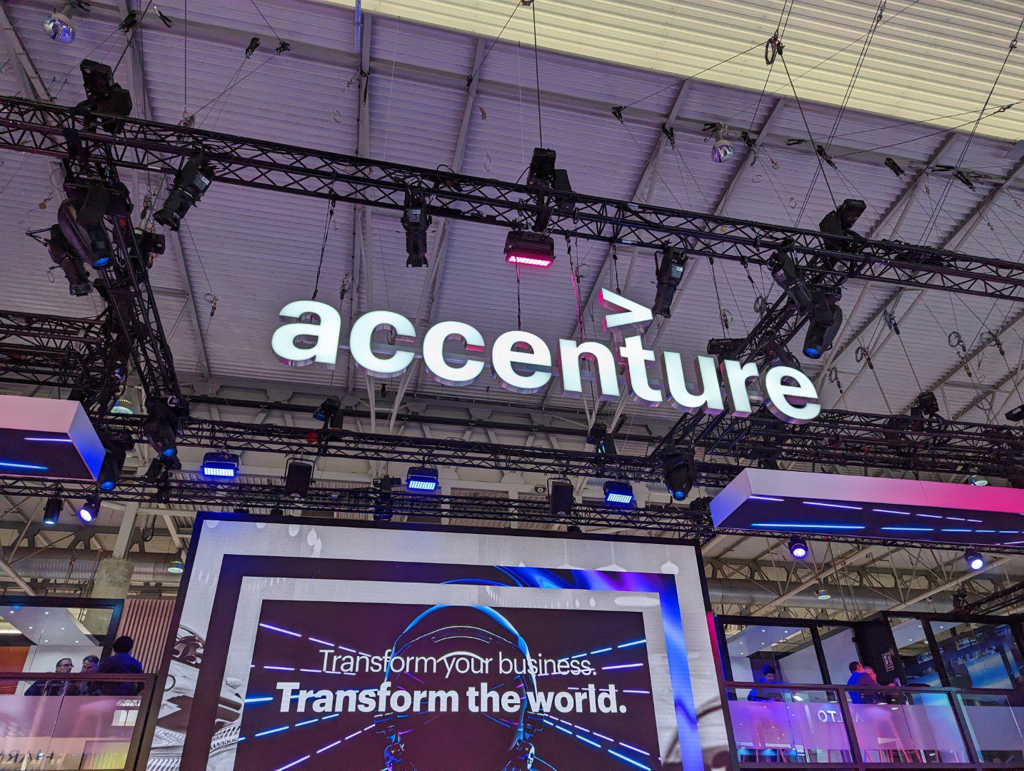 Accenture wants to double its workforce for the sake of the AI