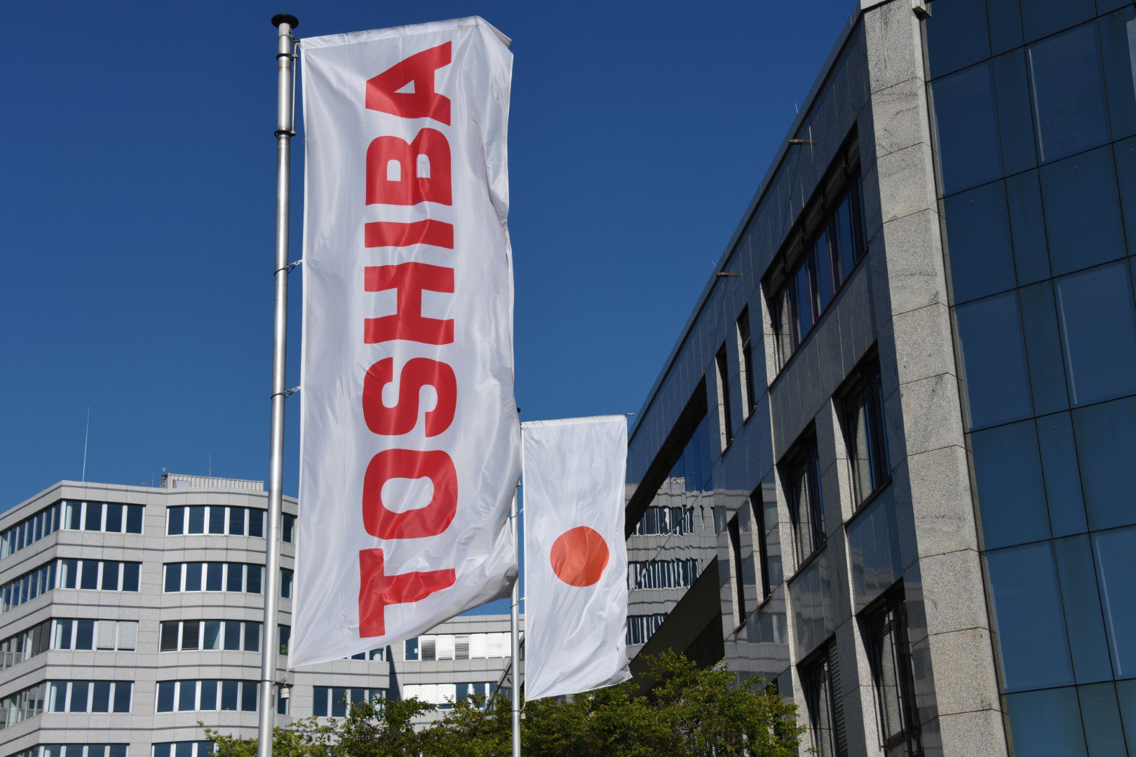 Toshiba accepts/rejects US billion takeover bid