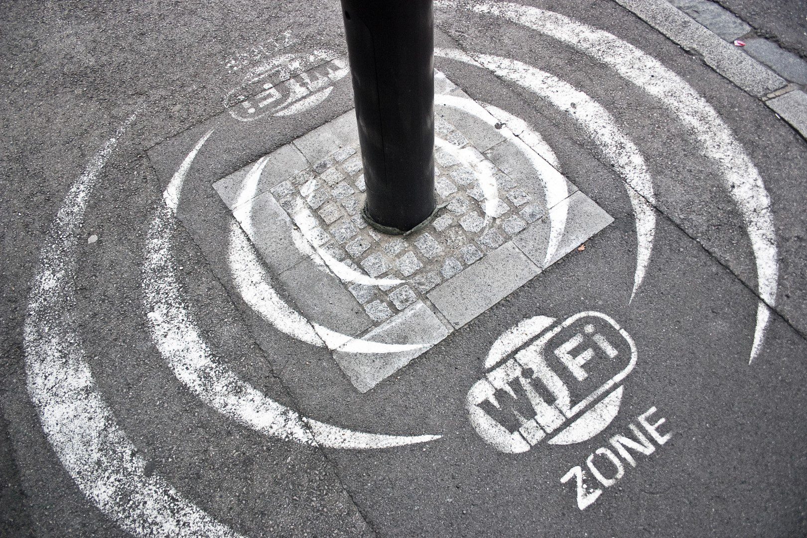 The risks of mobile and public hotspots