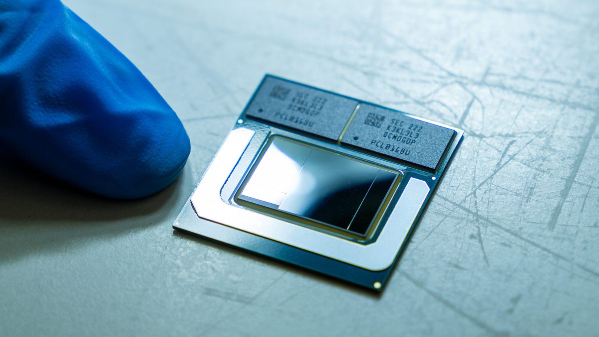 Intel unveils new Meteor Lake processor with on-chip mobile storage