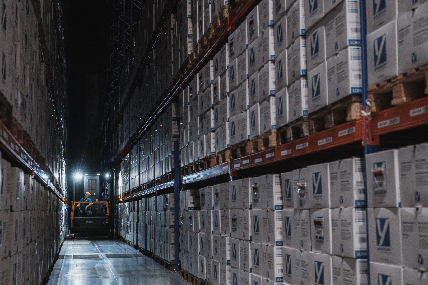 5 billion pages in one archive: heavy, highly secure and can only be digitized with the help of Eurofiber