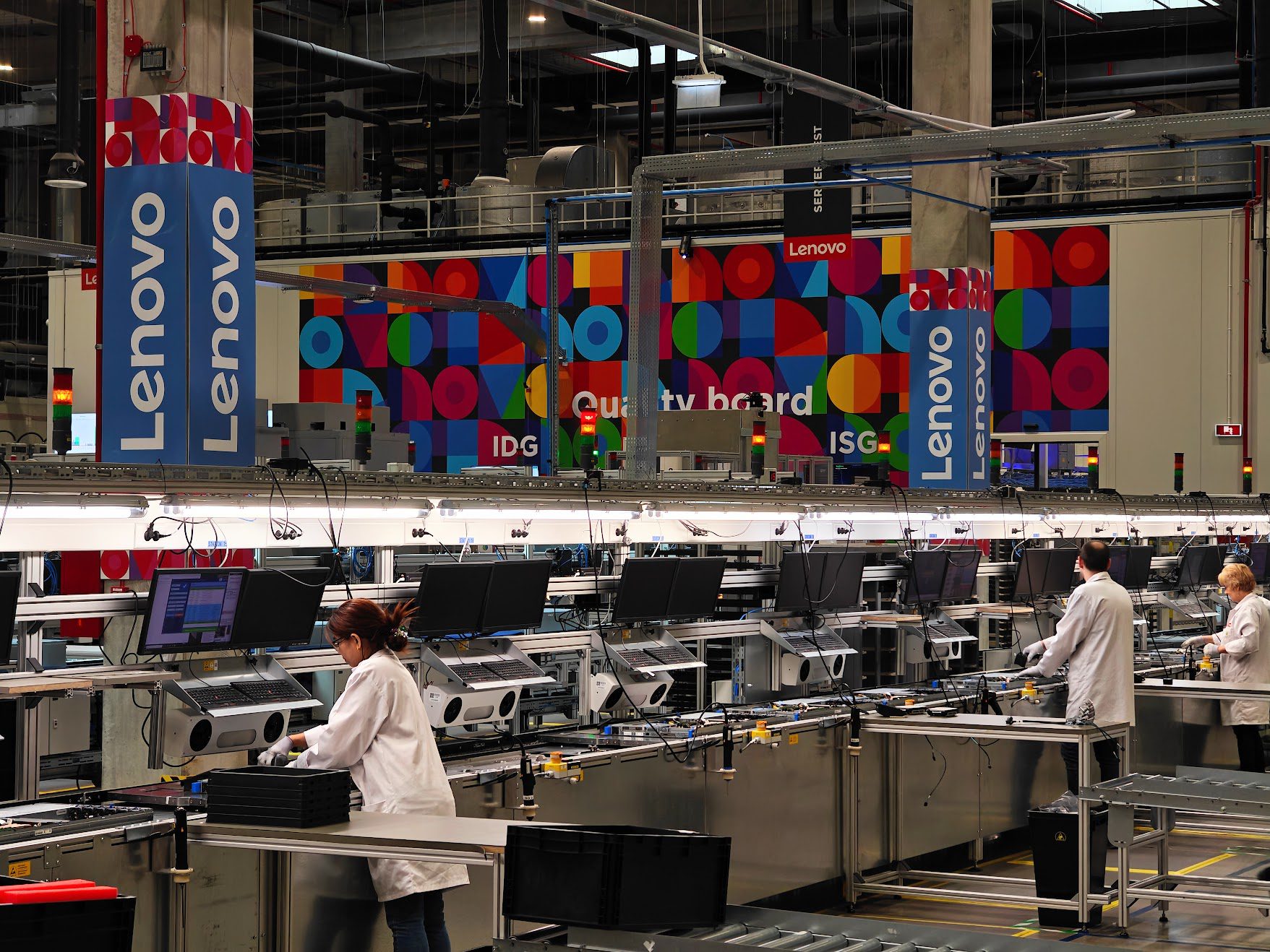 Your Lenovo server: Made in Europe using 5,072 solar panels
