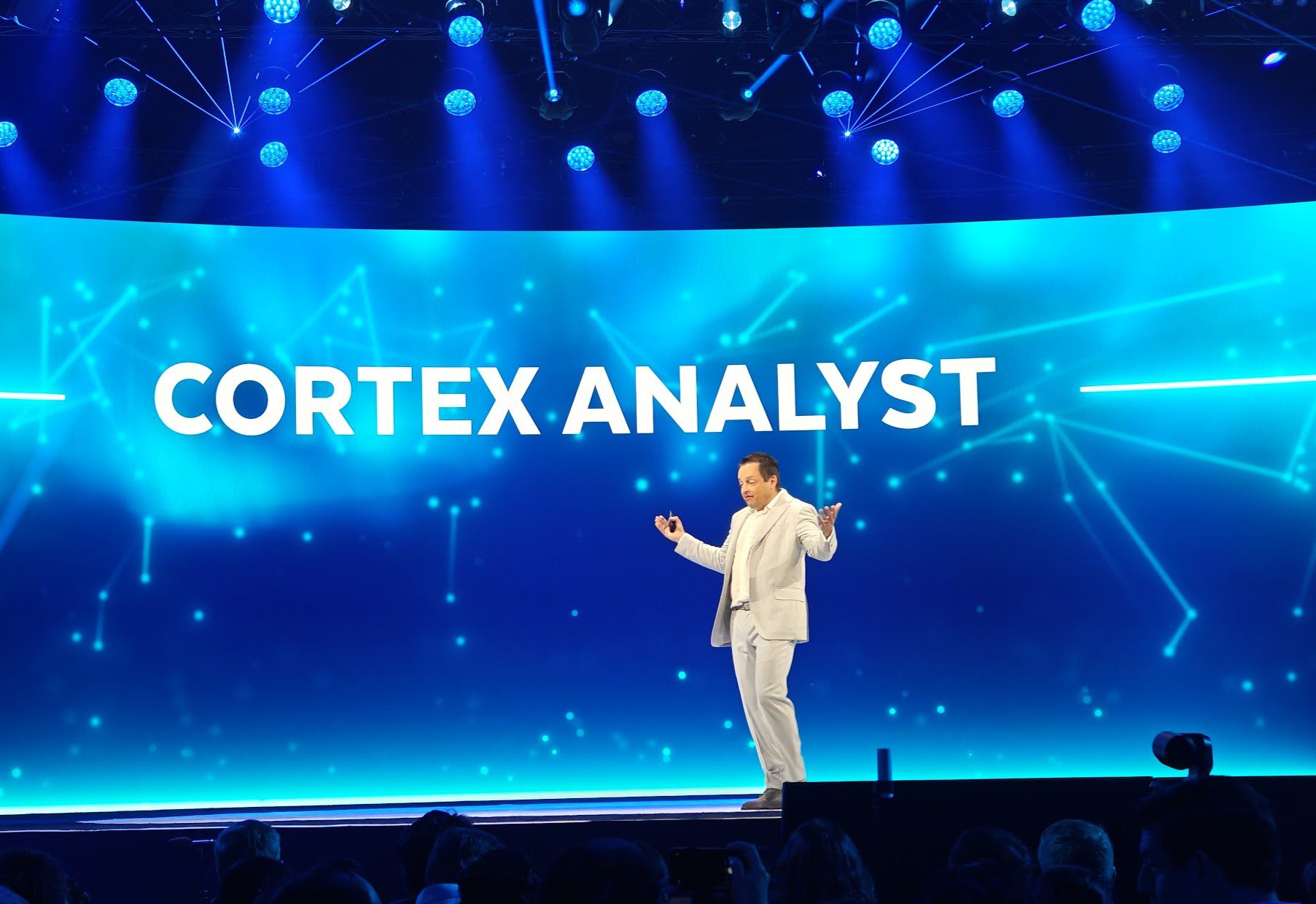 AI Data Analyst with SQL Diploma and PDF Chatbot: Snowflake Cortex Analyst and Search
