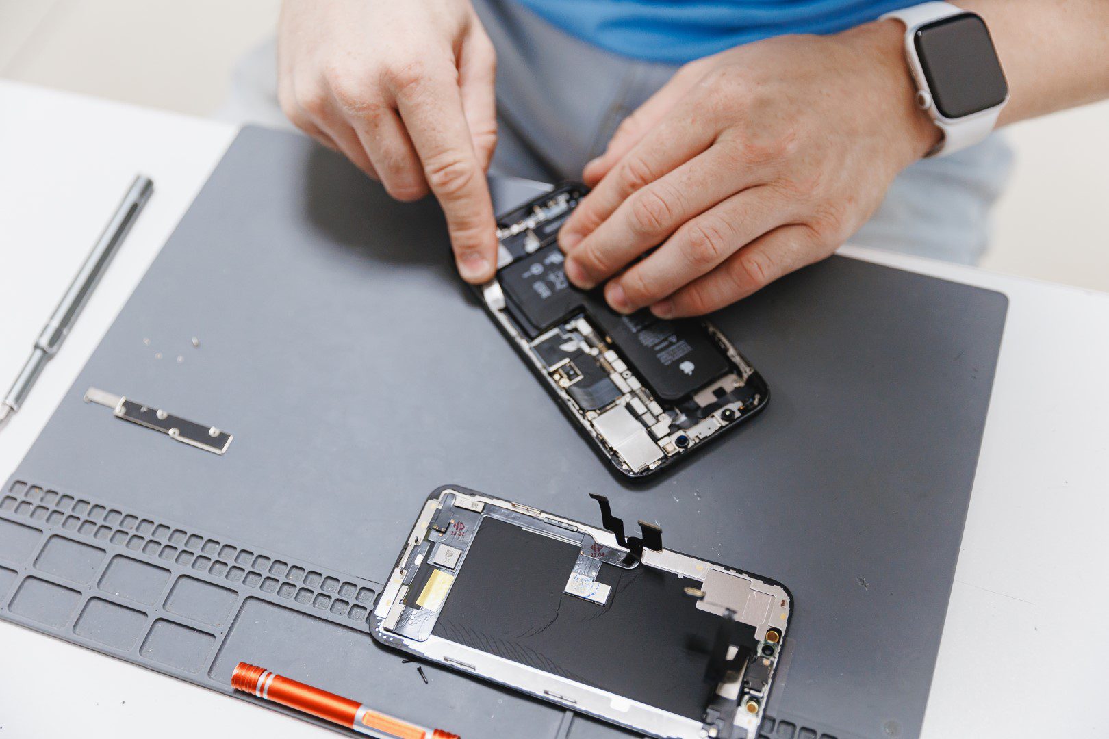 Apple lifts major restrictions on self-repairs
