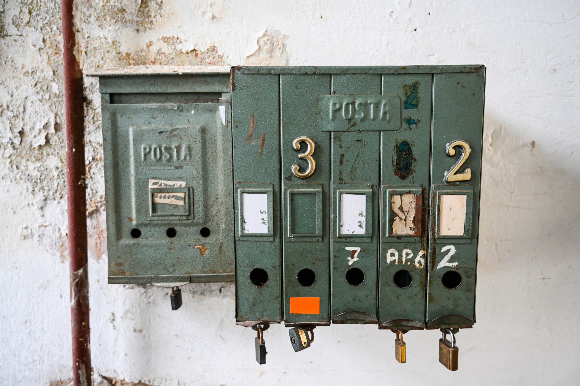 Why is a (Belgian) address complicated?