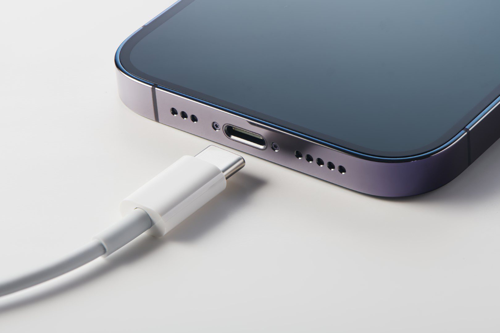 Mandatory universal USB-C could put pressure on the mobile market