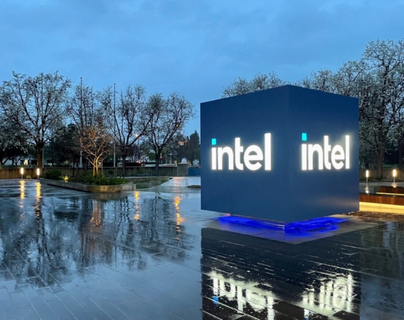 Uitstel en afstel bij Intel: Wachten op Xeon, weg met Falcon Shores en 19 miljard dollar verlies