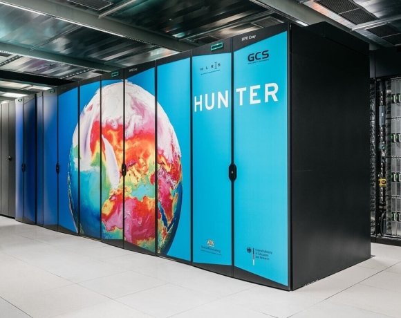 Duitse Hunter-supercomputer met AMD en vloeistofkoeling viert activering