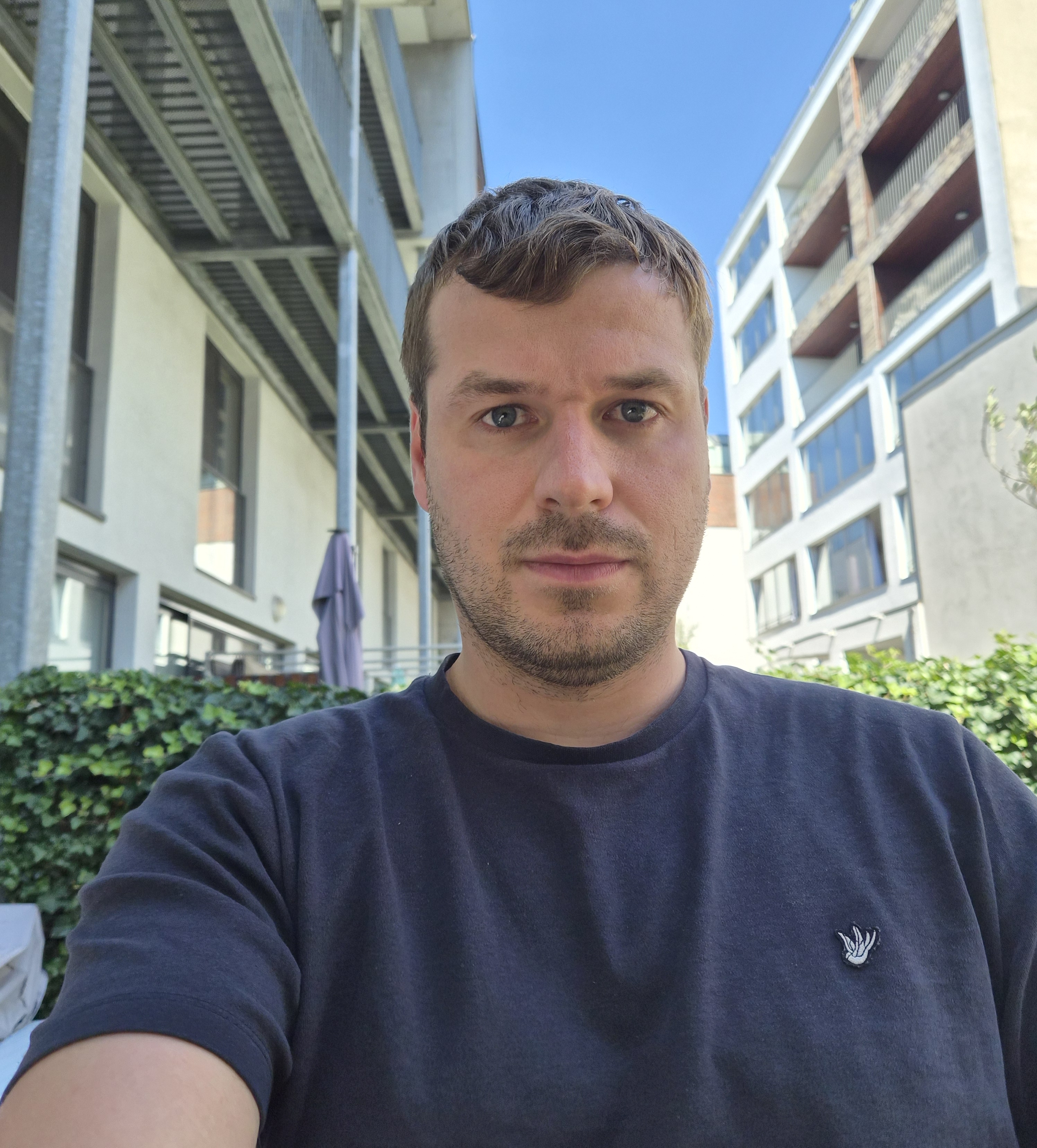 20250818_151741 flip selfie