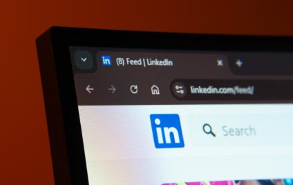 Image for the article: Ontwikkelaar misleidt AI-recruiters op LinkedIn met promptinjectie